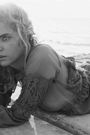 Голая Эшли Бенсон - фото 23