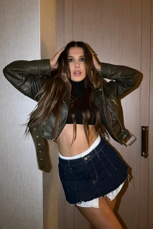 Домашние фото Милли Браун в белье - фото 25