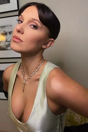 Домашние фото Милли Браун в белье - фото 28