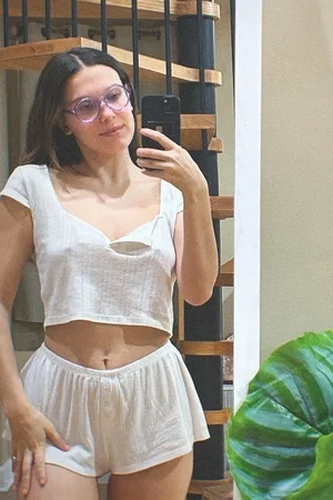 Домашние фото Милли Браун в белье - фото 32