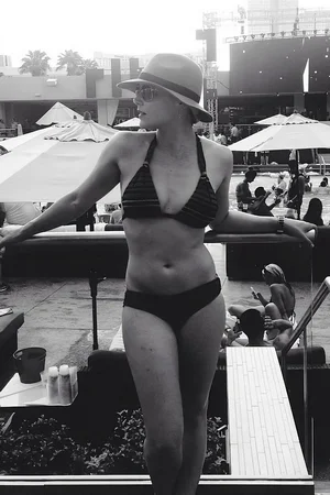 Голая Эбби Корниш - фото 17