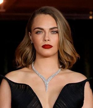 Голая Кара Делевинь