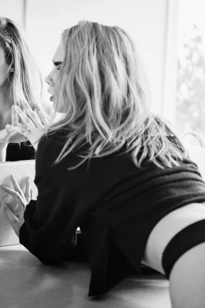 Эротические фотосессии Кары Делевинь - фото 55