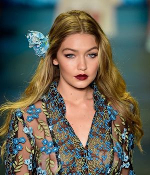 Голая Джиджи Хадид