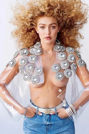 Пикантные засветы Джиджи Хадид - фото 15