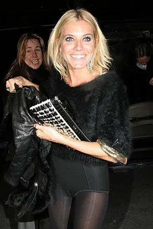 Голая Сиенна Миллер - фото 06