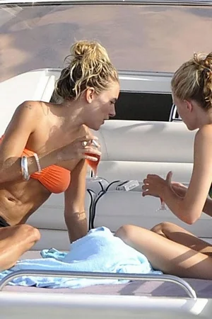 Голая Сиенна Миллер - фото 21