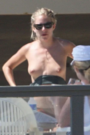 Голая Сиенна Миллер - фото 27