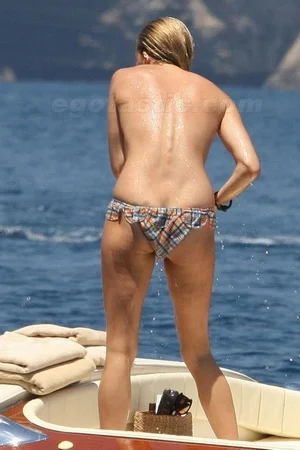 Голая Сиенна Миллер - фото 34