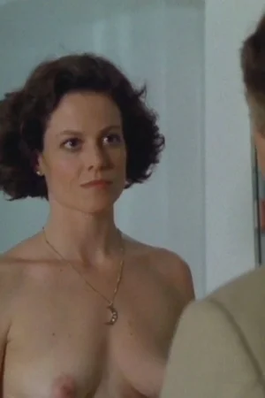 Голая Сигурни Уивер - фото 30