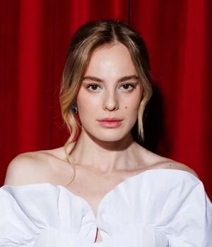 Голая Изабель Эйдлен